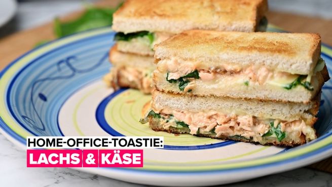 go to Home-Office-Toastie: Lachs-Spinat-Sandwich mit Käse