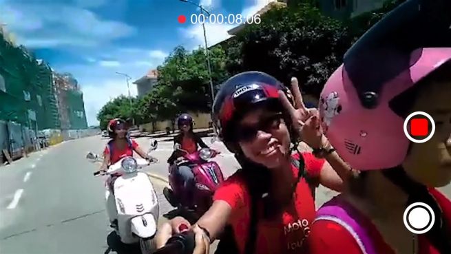 go to Mit dem Roller zur Freiheit: Phnom Penhs 'Motogirls'